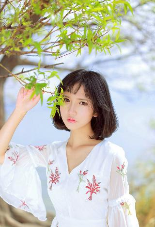 年轻女孩的秘密：18岁少女的成长与困惑？！