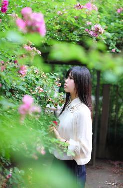 惊！这位年轻妈妈背后竟藏着这些秘密！数字谜团等你来解！